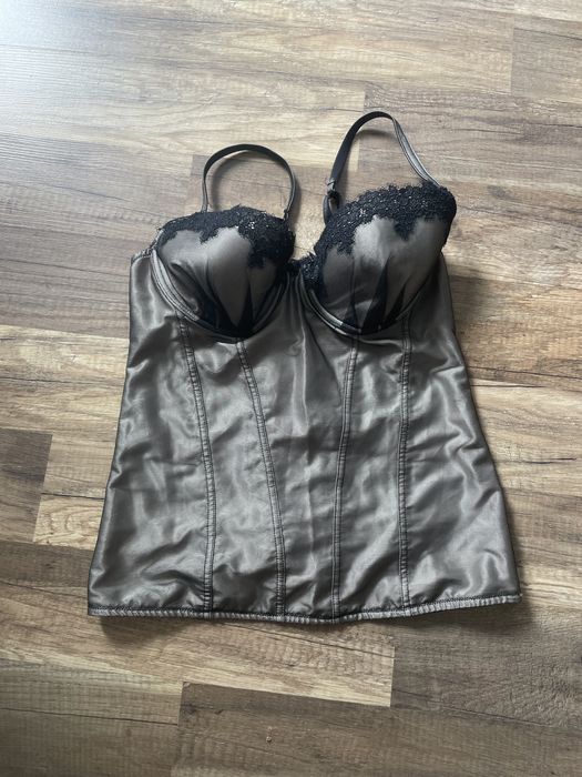 Секси корсет с твърда чашка