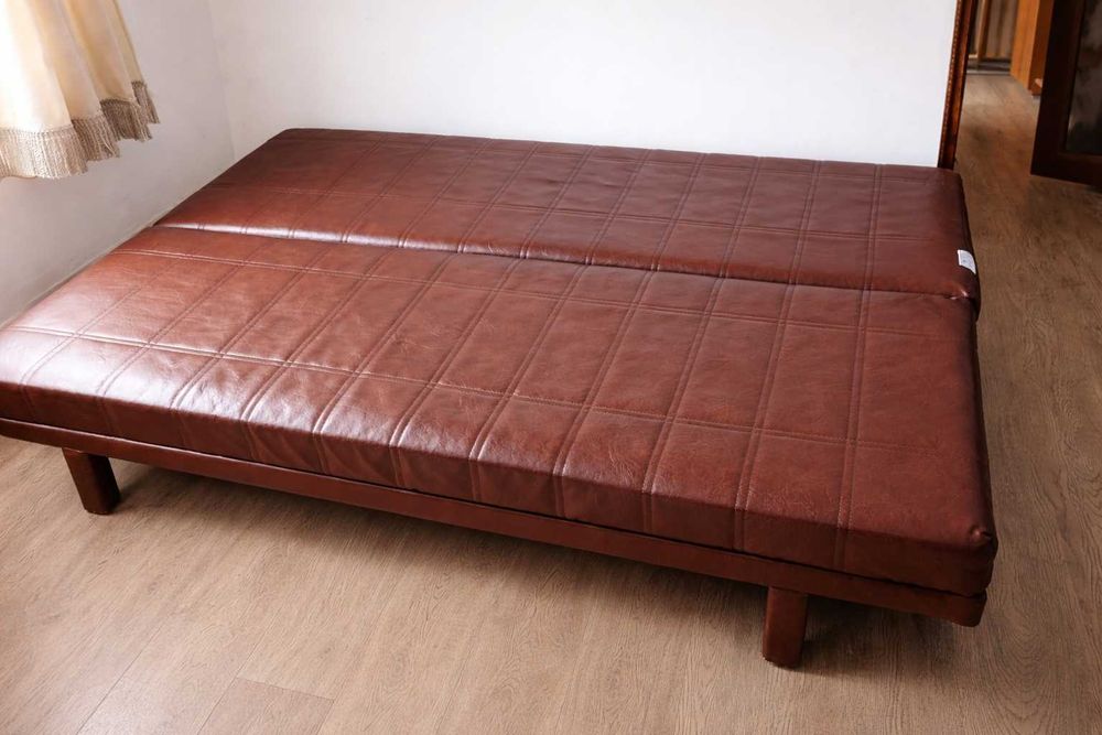 Canapea extensibilă 200x180 cu ladă – stare foarte bună