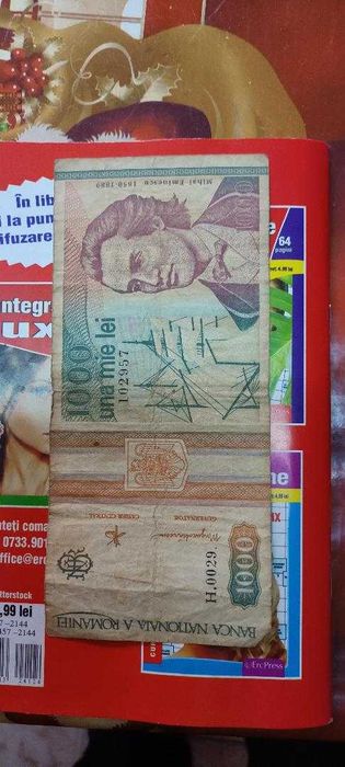 Vând bancnote vechi.