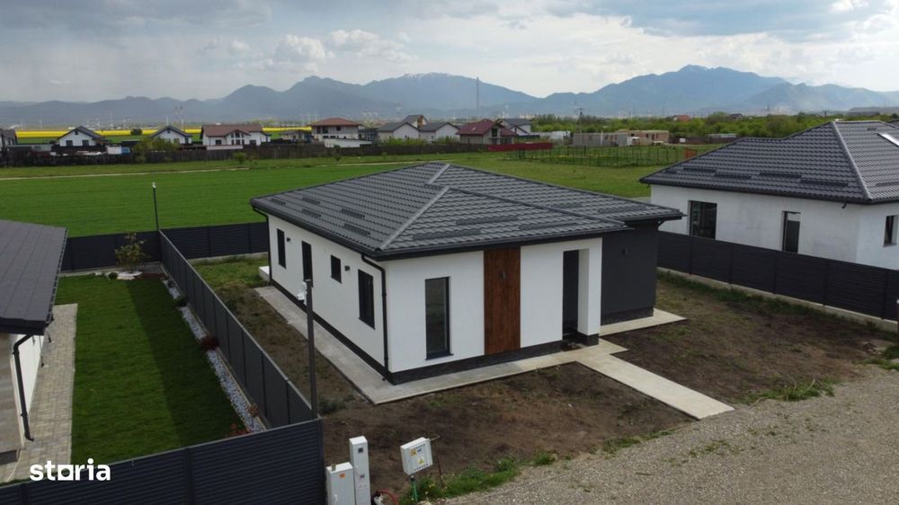 Casă/Vilă cu 4 camere de vânzare - Sampetru, zona Dealul Lempes