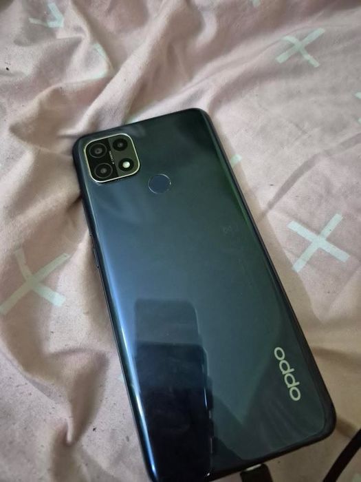 Продавам Oppo 15s