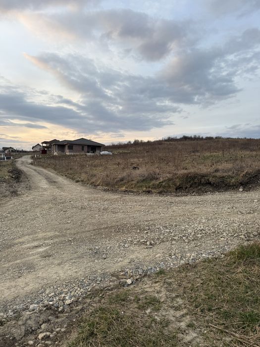Teren intravilan drumul Sigmirului langa casele construite de Jon
