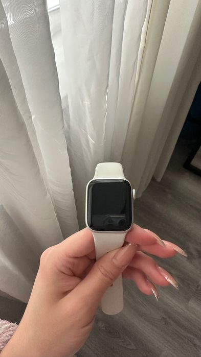 Apple Watch SE 40mm полный комплект, отличное состояние