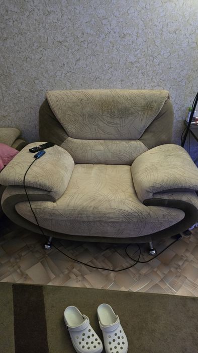 Мягкий уголок: диван и 2 кресла