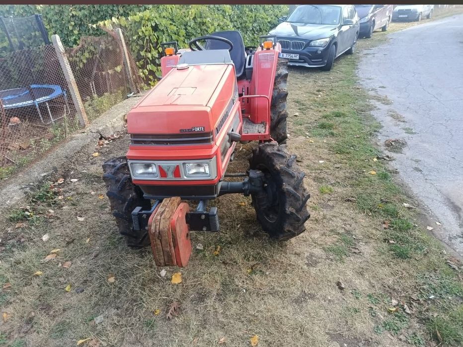 Продавам трактор