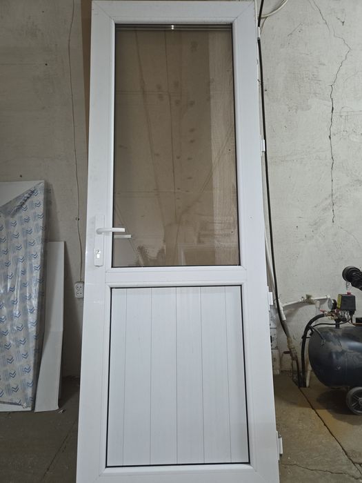 Продам балконную дверь с косяком и окном