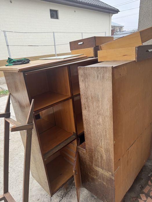 Шкафы сундуки посуда