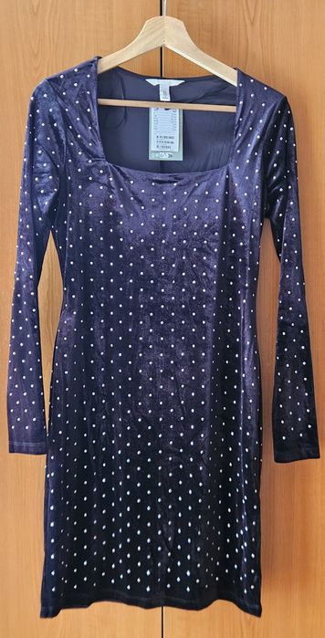 Rochie neagră cu pietricele