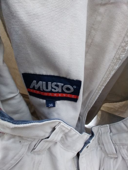 Продавам 3 броя къси панталони