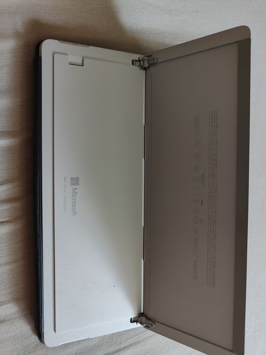 Microsoft surface go 2 8gb ram, 128gb, m3 8100y, model 1926