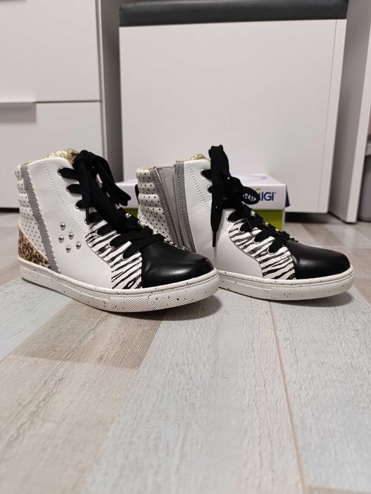 Нови боти Primigi