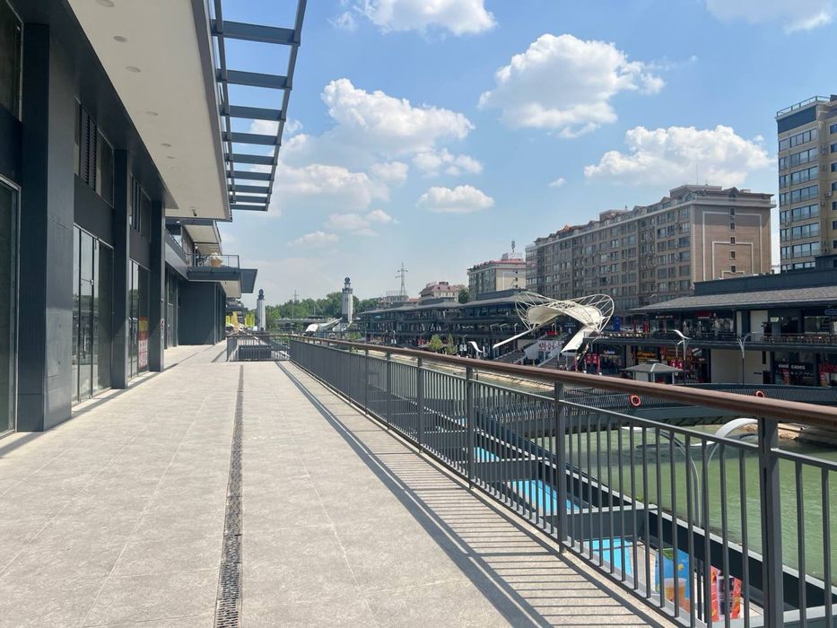 Сдается офис ,кафе, ресторан или магазин  в Seul Moon 1-этаж!