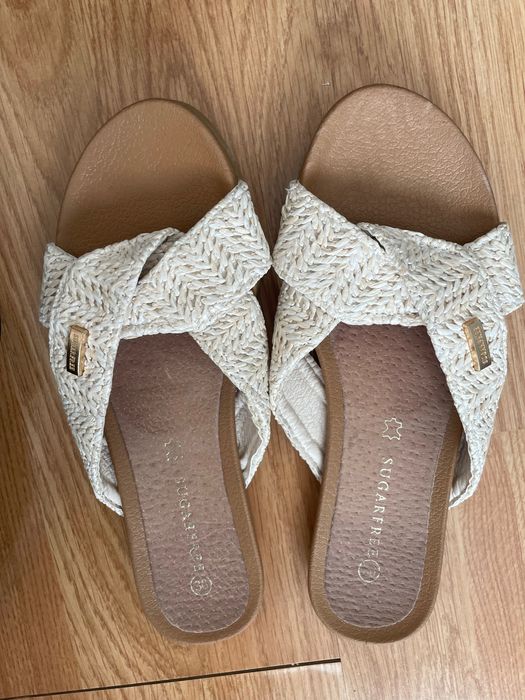 Три чифта дамски обувки за 8 лв.