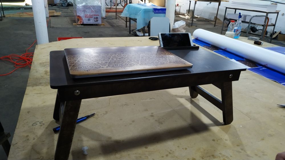 Продаётся ореховый столик ручной работы