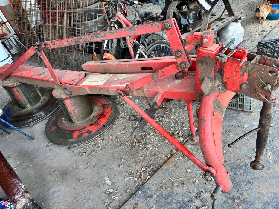 Pachet utilaje agricole tractor U650, 2 pluguri, disc, remorca, greblatoare, cositoare, met si mig