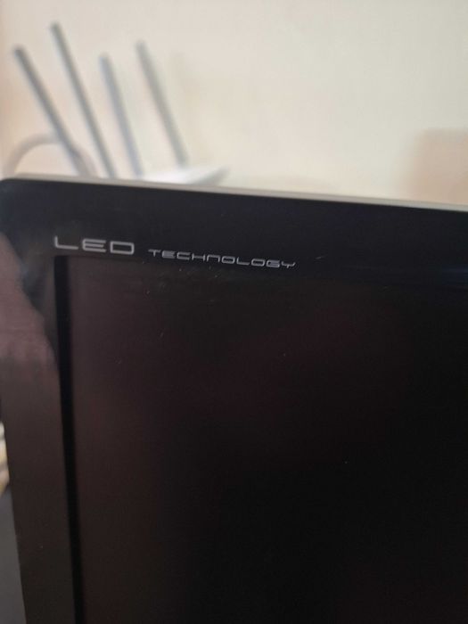 Продавам монитор Acer G206 HQL LED 19"