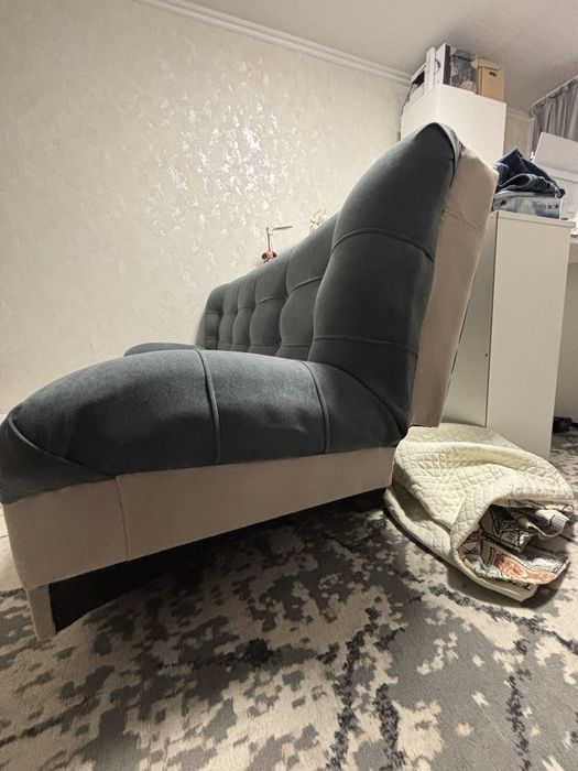 Продам диван серый