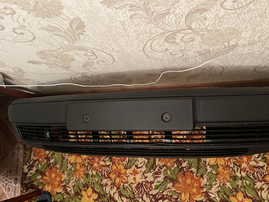 Бампер на ауди 100.