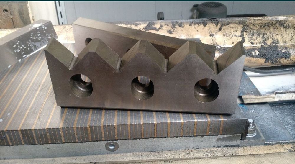 Изработка и заточване на ножове за мелници, шредери и дробилки