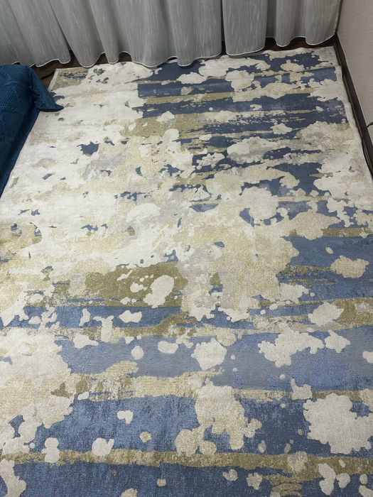 Ковры четыре шт, разных размеров