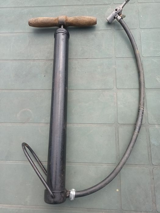 Pompa de umflat roti ,autentic Romaneasca!