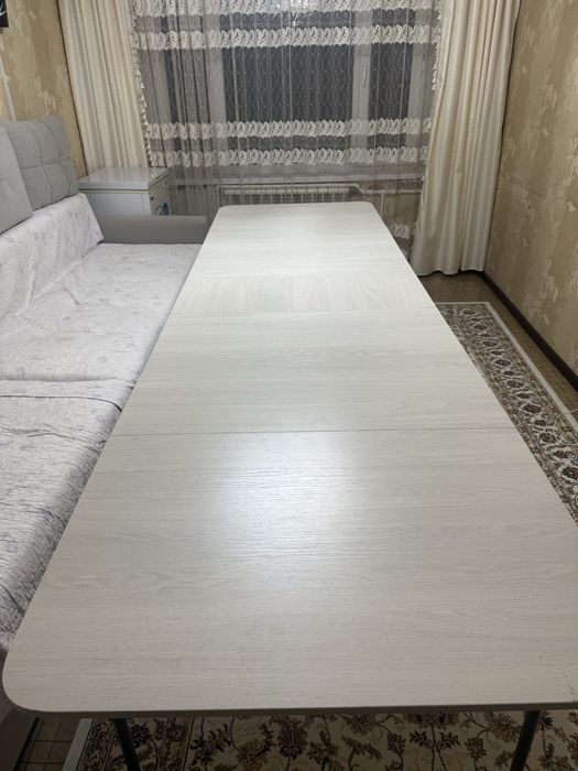 Продаю гостиный стол