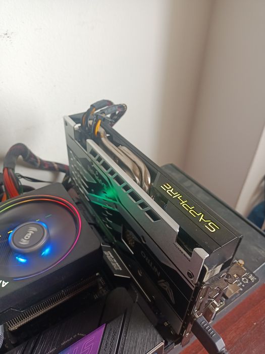 Vând placa video sapphire nitro rx 580 8gb