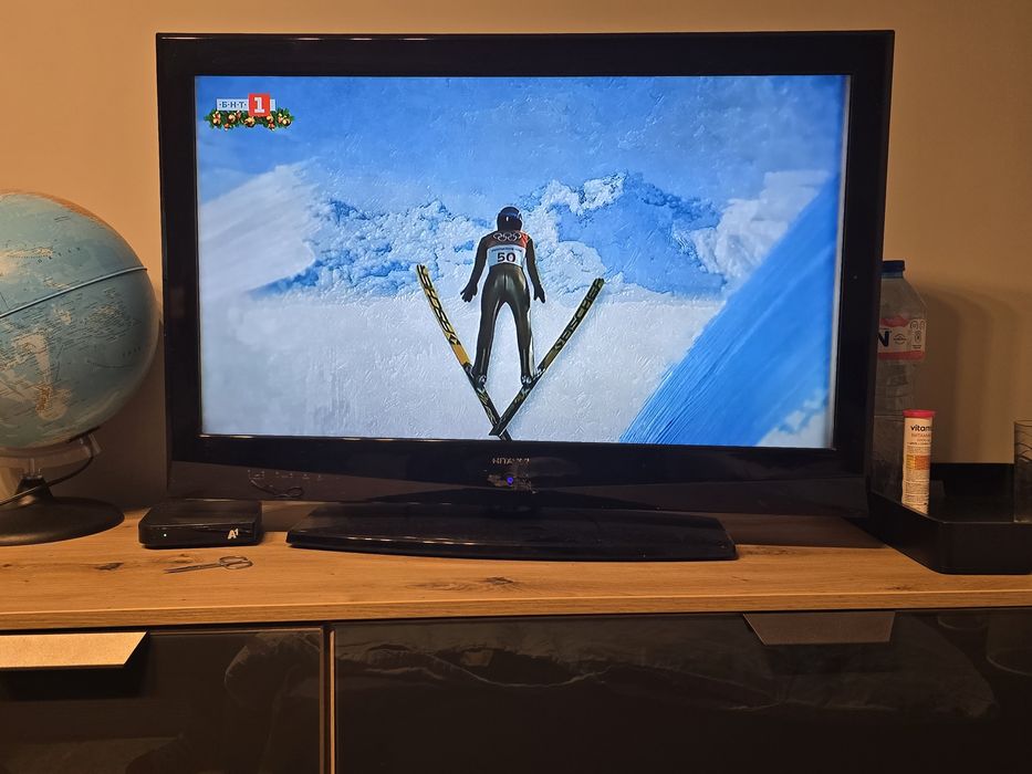 Телевизор Hitachi  32 328D02 запазен