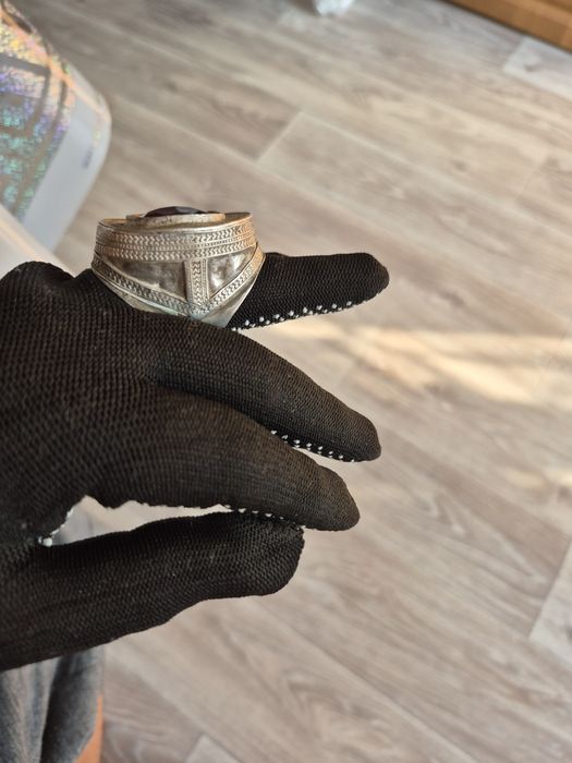 Ескі қазақ бұйымдары сатылады