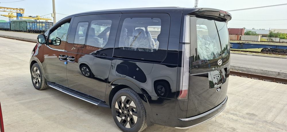 Hyundai Staria 1,6 Turbo Hybrid 2026/01
