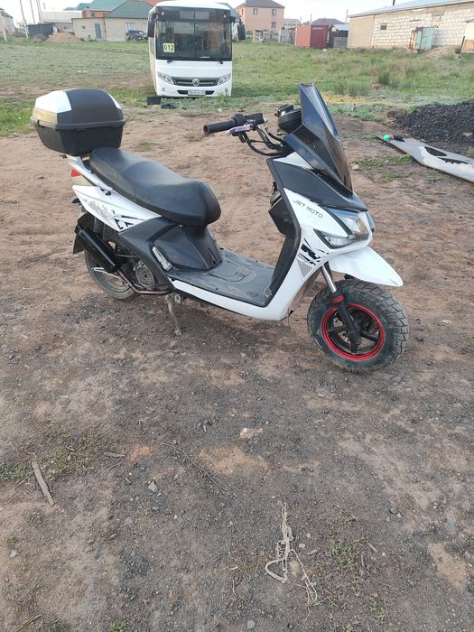 Продам на учёте 150сс мопед скутер