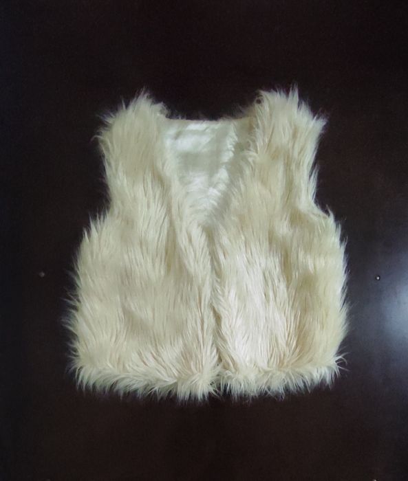 Женская меховая жилетка.