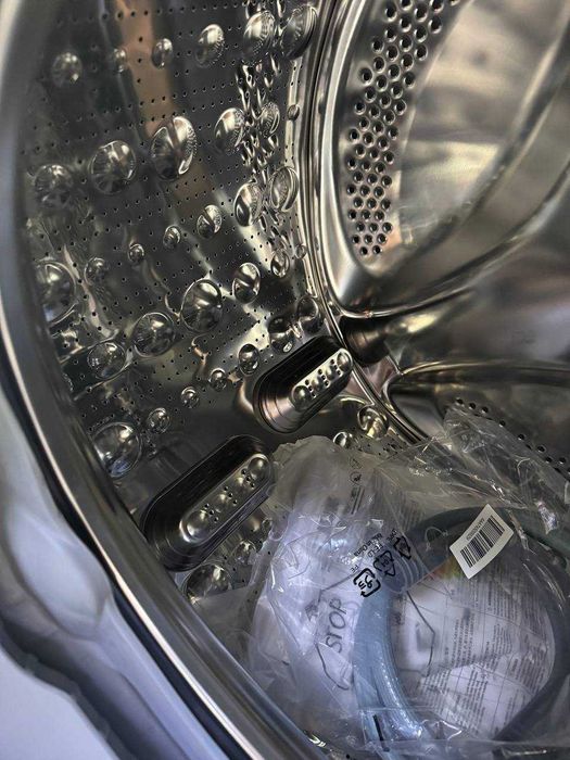 Стиральная машина с сушкой LG 9/5 кг F2V7FR2P AI DD TurboWash Steam