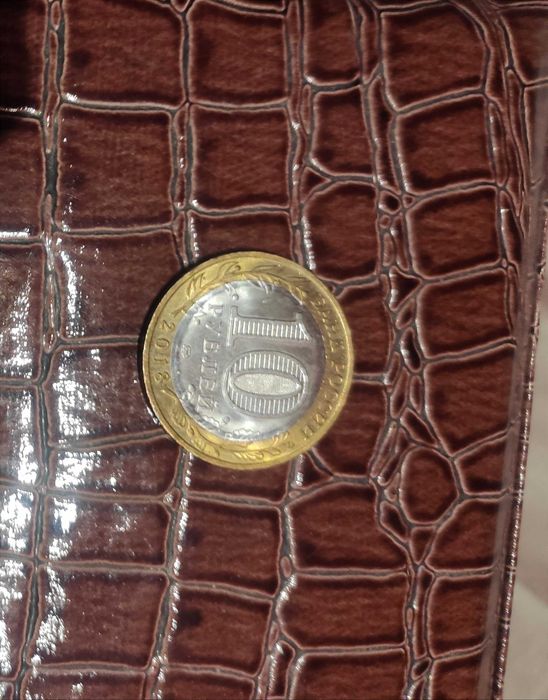 Бумажные купюры. Монеты разного номинала