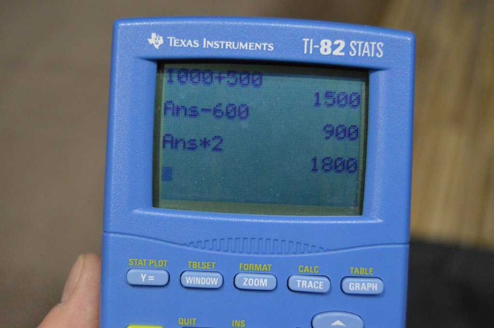 Calculator Grafic Texas Instruments TI-82 STATS Pentru Studenți