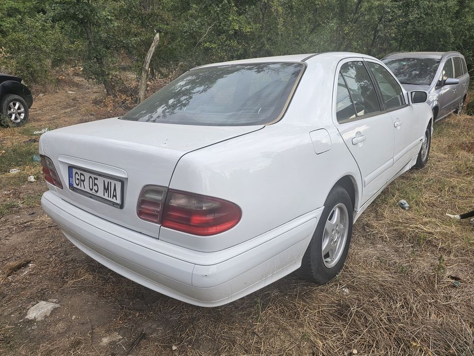 Mercedes e220 din 2002