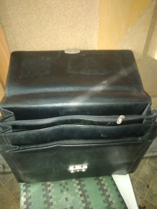 Продам кожаный портфель