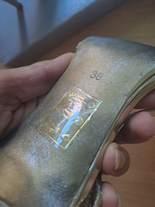 Wall Street Exclusive невероятно красиви сандали с кристали в златисто