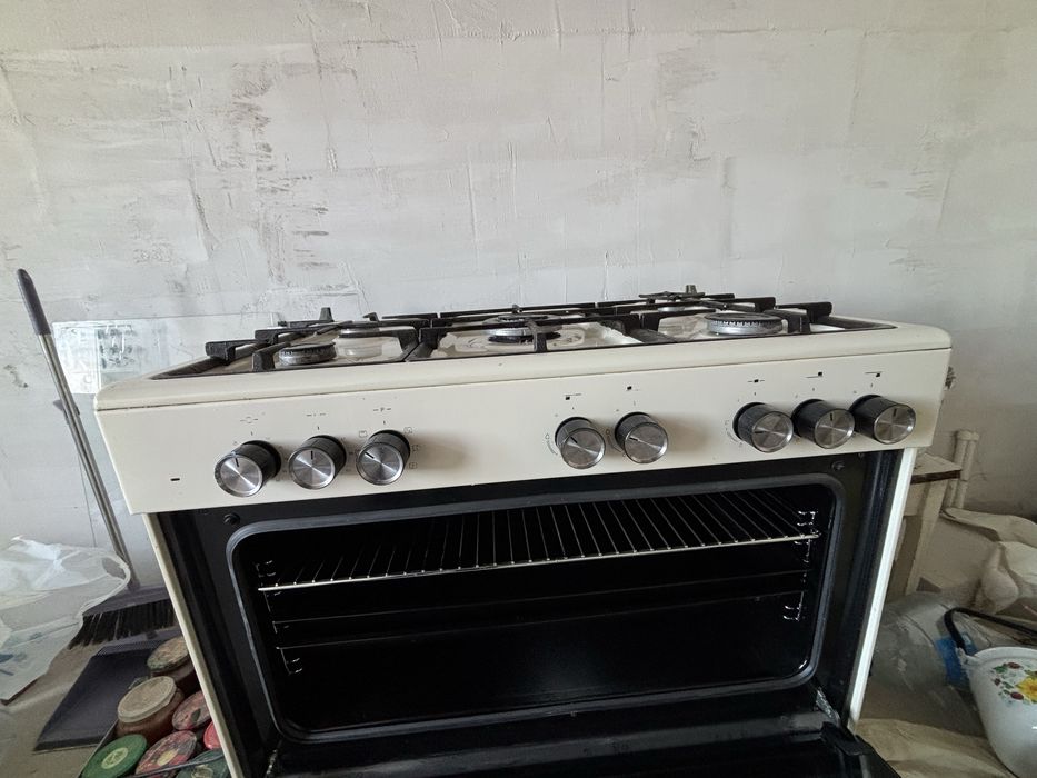Продам Газ Плиту