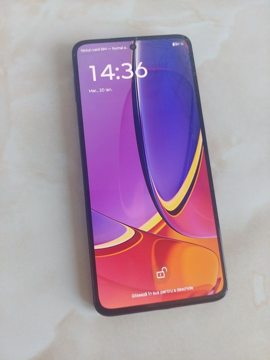 Vând Motorola Moto G84 5G fisurat dar perfect funcțional //poze reale