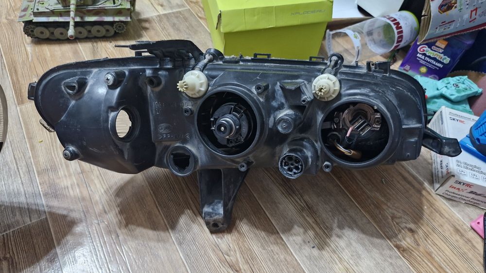 Фара, стекло фары Opel Omega B