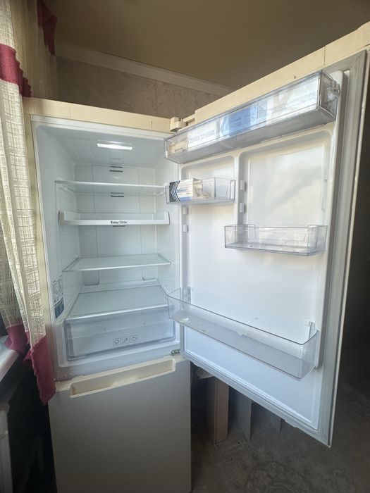 Холодильник Samsung