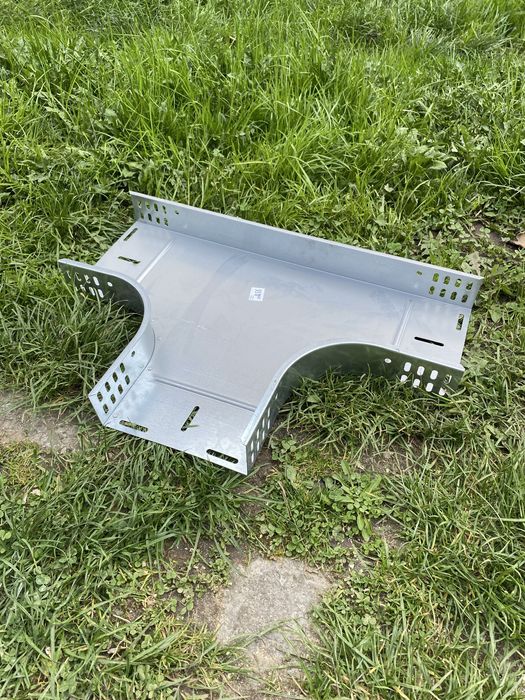 Imbinare T pentru jgheab metalic 200x60