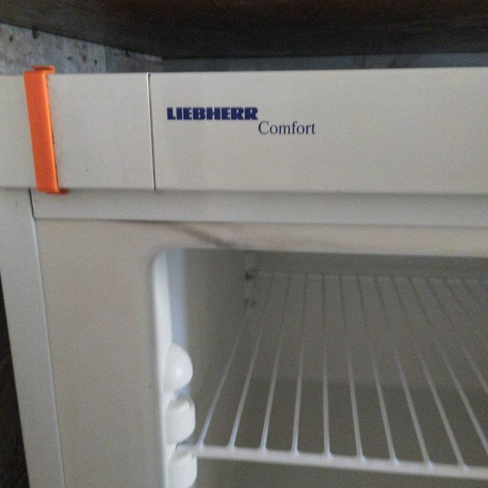 продавам  хладилник LIEBHERR