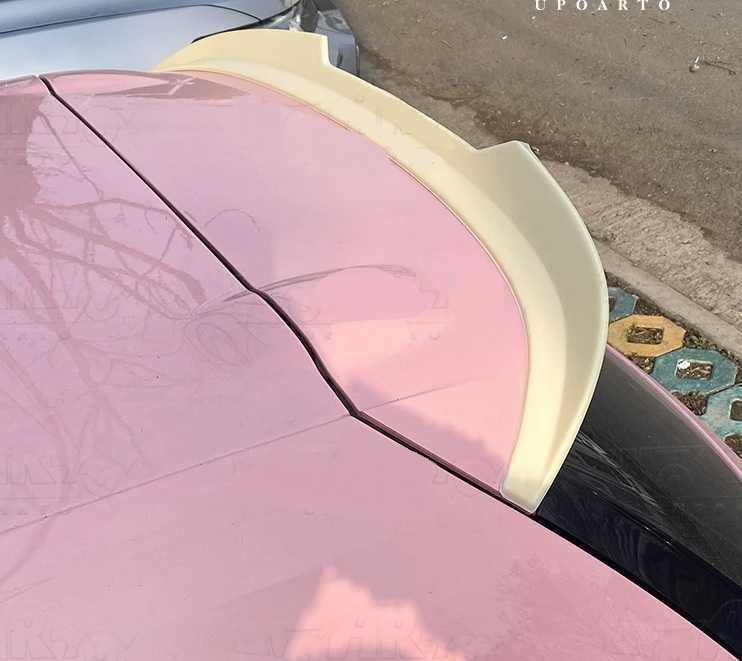 Eleron pentru haion Volkswagen Scirocco negru lucios