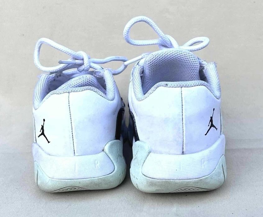ULTIMELE PERECHI!! Adidasi / Sneakers Air Jordan 11 Low Alb  Marime 36 Unisex