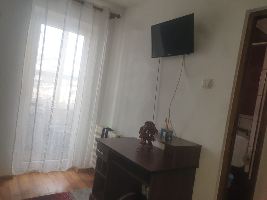 Închiriez apartament str Sondei