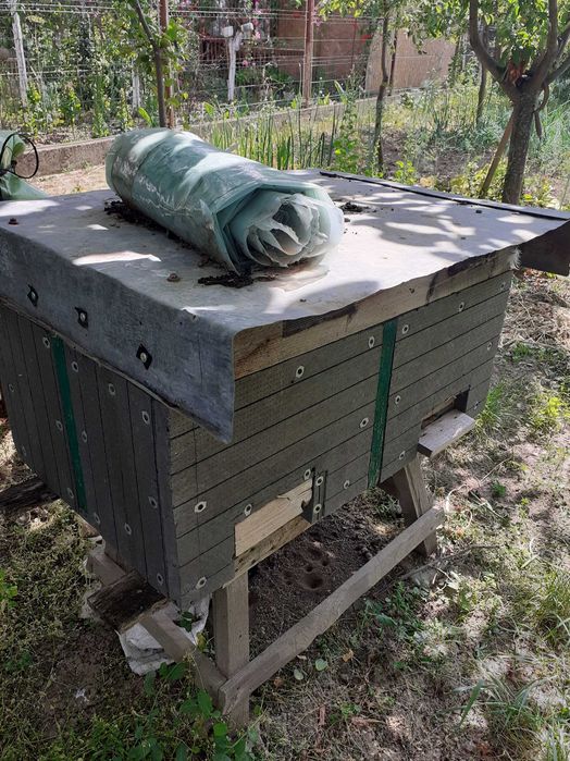 Cutii pentru albine,acoperite