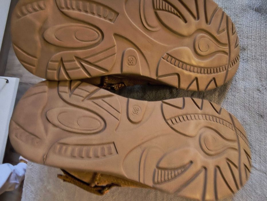 Обувки номера 38