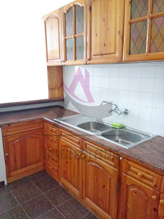 Атрактивна Цена и Локация! Просторен! Тристаен- Левски